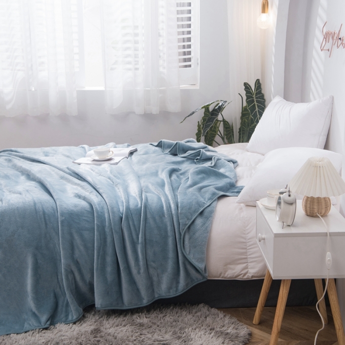 91家纺网 家纺一手货源 找家纺 卡琪曼 2023新款纯色加厚牛奶绒法兰绒毛毯子办公室午睡盖毯 灰蓝