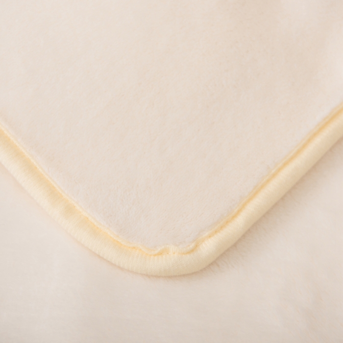 91家纺网 家纺一手货源 找家纺 卡琪曼 2023新款纯色加厚牛奶绒法兰绒毛毯子办公室午睡盖毯 米白