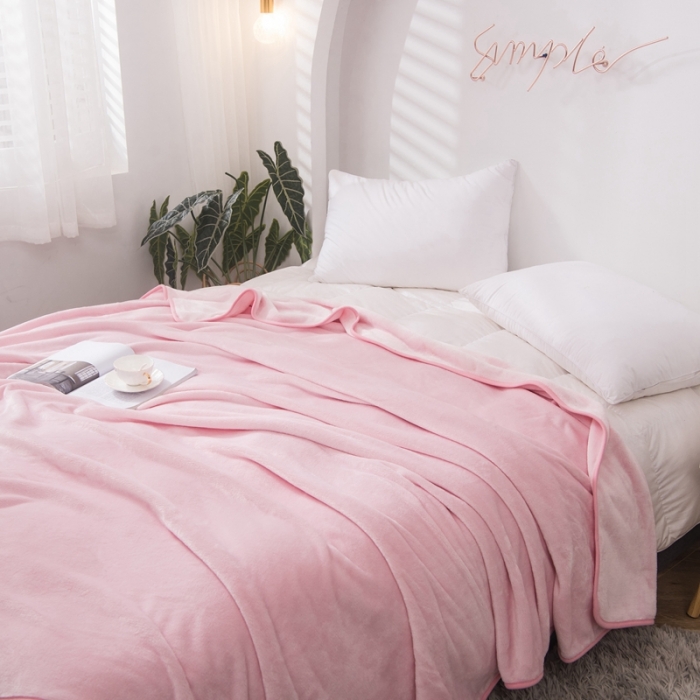 91家纺网 家纺一手货源 找家纺 卡琪曼 2023新款纯色加厚牛奶绒法兰绒毛毯子办公室午睡盖毯 浅粉