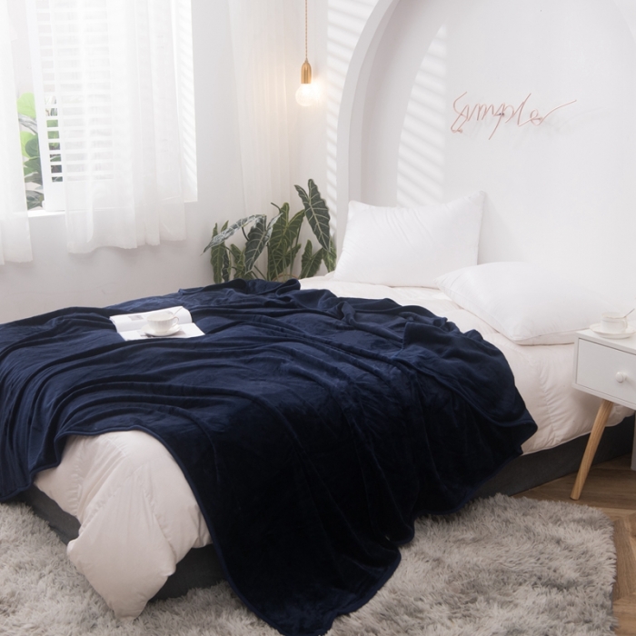 91家纺网 家纺一手货源 找家纺 卡琪曼 2023新款纯色加厚牛奶绒法兰绒毛毯子办公室午睡盖毯 深蓝