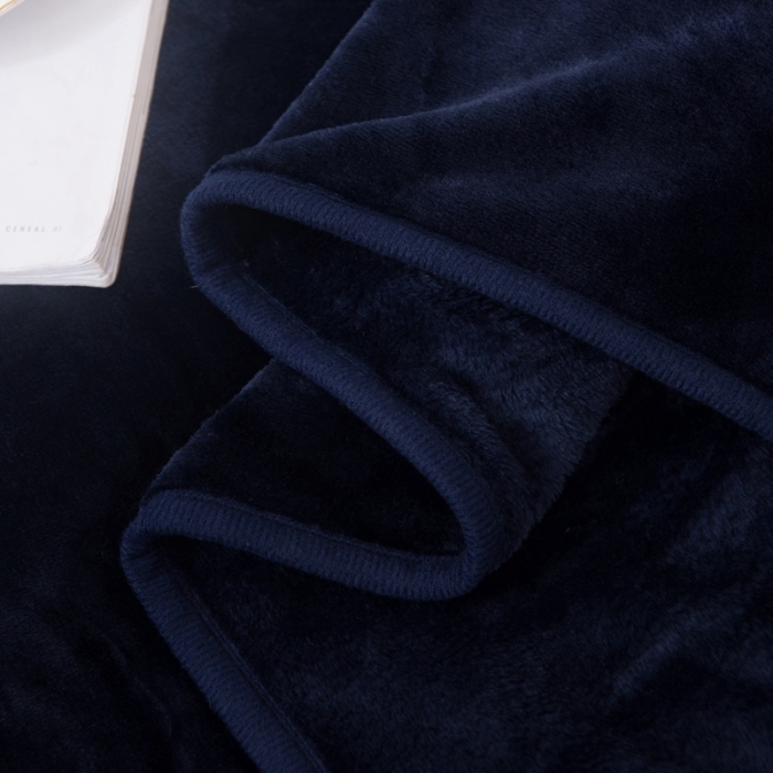 91家纺网 家纺一手货源 找家纺 卡琪曼 2023新款纯色加厚牛奶绒法兰绒毛毯子办公室午睡盖毯 深蓝