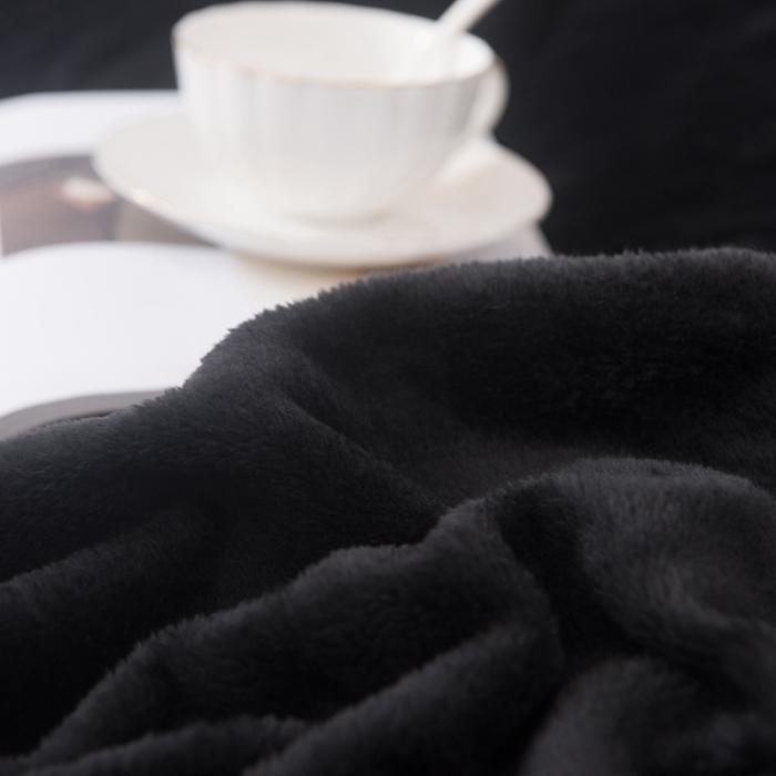 91家纺网 家纺一手货源 找家纺 卡琪曼 2023新款纯色加厚牛奶绒法兰绒毛毯子办公室午睡盖毯 黑色