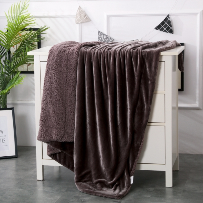 91家纺网 家纺一手货源 找家纺 卡琪曼 2022新双面法兰绒羊羔绒毛毯办公室午睡盖毯子 爵士灰