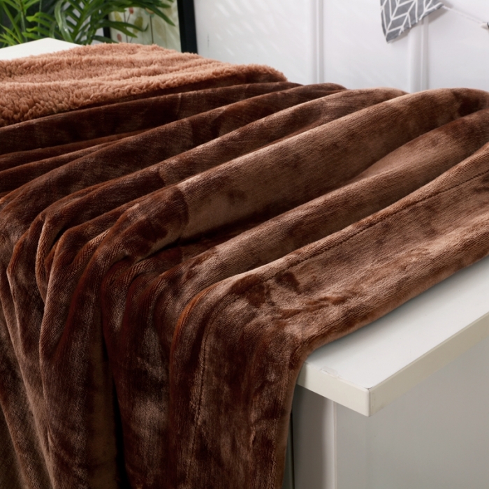 91家纺网 家纺一手货源 找家纺 卡琪曼 2022新双面法兰绒羊羔绒毛毯办公室午睡盖毯子 咖啡