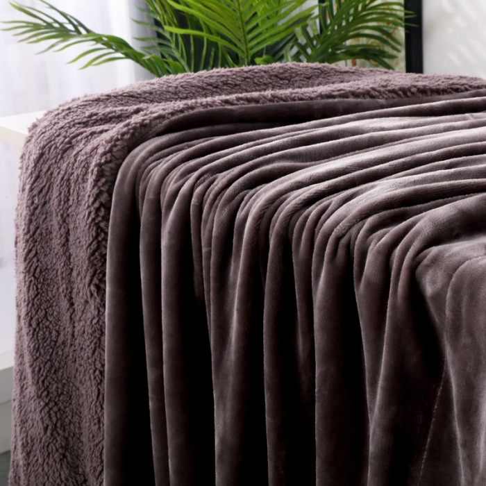 91家纺网 家纺一手货源 找家纺 卡琪曼 2022新双面法兰绒羊羔绒毛毯办公室午睡盖毯子 爵士灰