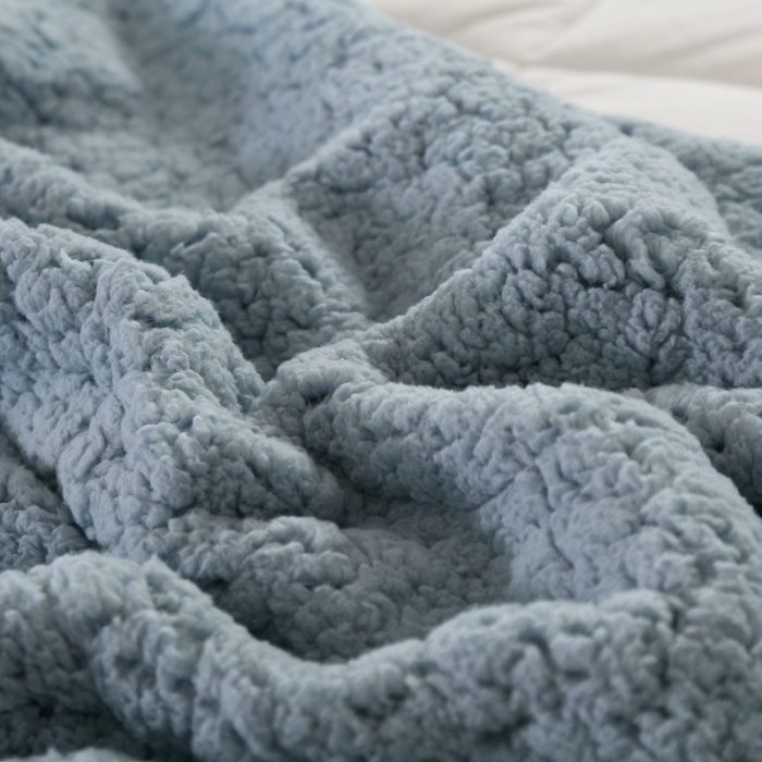 91家纺网 家纺一手货源 找家纺 卡琪曼 2022新双面法兰绒羊羔绒毛毯办公室午睡盖毯子 孔雀蓝