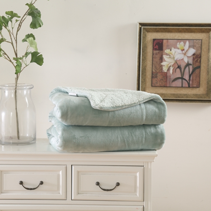 91家纺网 家纺一手货源 找家纺 卡琪曼 2022新双面法兰绒羊羔绒毛毯办公室午睡盖毯子 抹茶绿