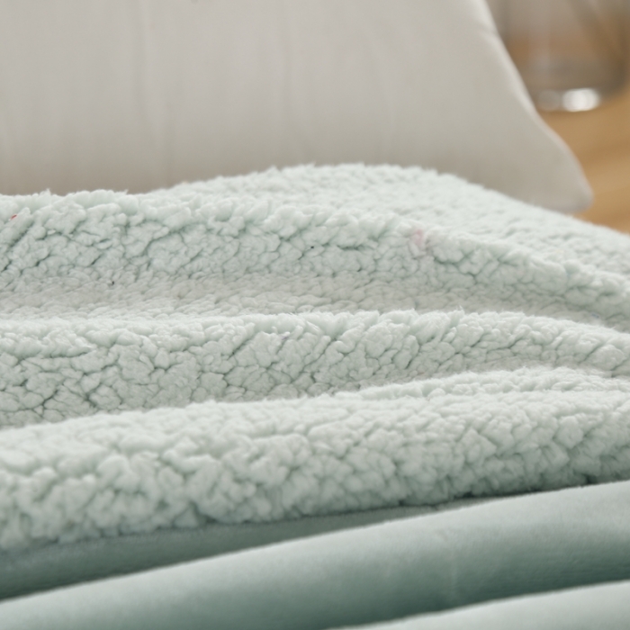 91家纺网 家纺一手货源 找家纺 卡琪曼 2022新双面法兰绒羊羔绒毛毯办公室午睡盖毯子 抹茶绿