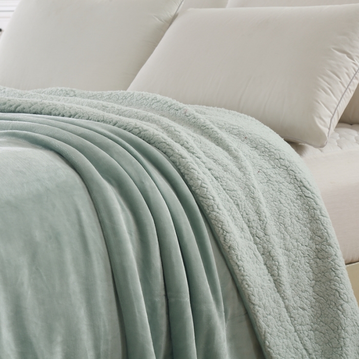 91家纺网 家纺一手货源 找家纺 卡琪曼 2022新双面法兰绒羊羔绒毛毯办公室午睡盖毯子 抹茶绿