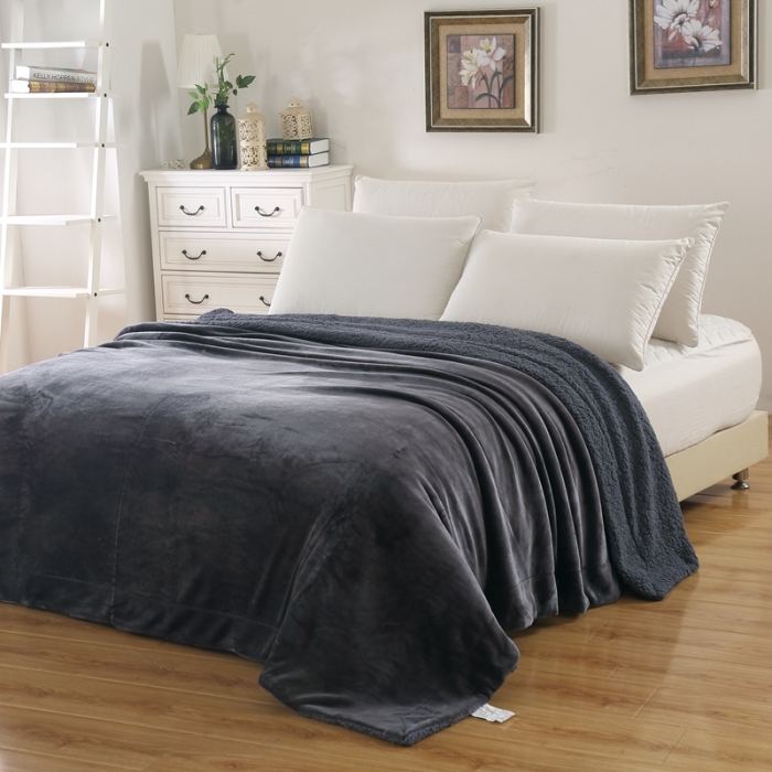 91家纺网 家纺一手货源 找家纺 卡琪曼 2022新双面法兰绒羊羔绒毛毯办公室午睡盖毯子 深空灰