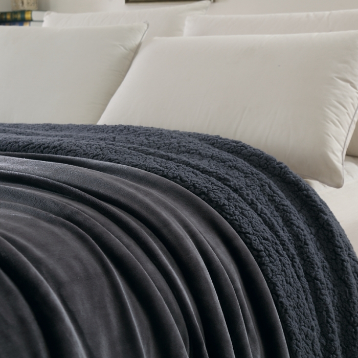 91家纺网 家纺一手货源 找家纺 卡琪曼 2022新双面法兰绒羊羔绒毛毯办公室午睡盖毯子 深空灰