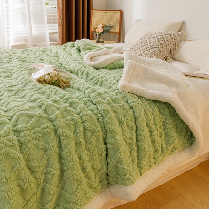 91家纺网 家纺一手货源 找家纺 简爱-2025加厚舒棉绒羊羔绒盖毯毛毯 菱形茉格-海藻绿