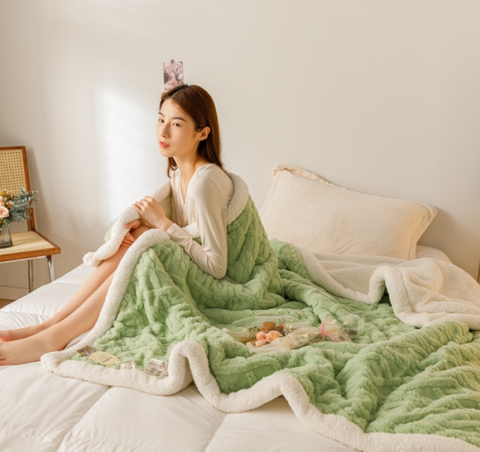 91家纺网 家纺一手货源 找家纺 简爱-2025加厚舒棉绒羊羔绒盖毯毛毯 菱形茉格-海藻绿