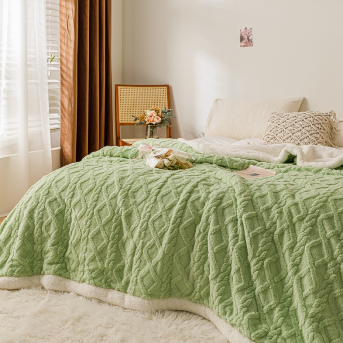 91家纺网 家纺一手货源 找家纺 简爱-2025加厚舒棉绒羊羔绒盖毯毛毯 菱形茉格-海藻绿