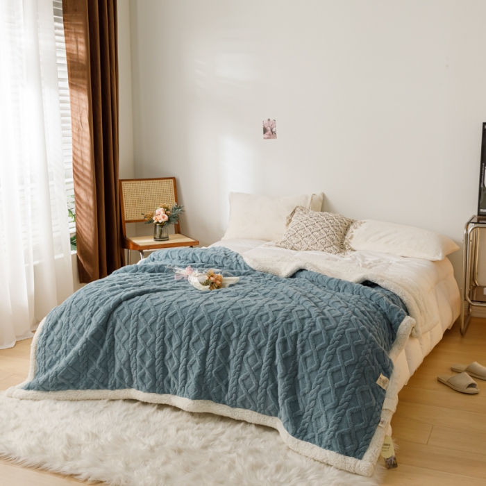91家纺网 家纺一手货源 找家纺 简爱-2026加厚舒棉绒羊羔绒盖毯毛毯 菱形茉格-暮色蓝