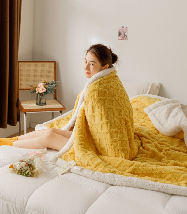 91家纺网 家纺一手货源 找家纺 简爱-2026加厚舒棉绒羊羔绒盖毯毛毯 菱形茉格-柠檬黄