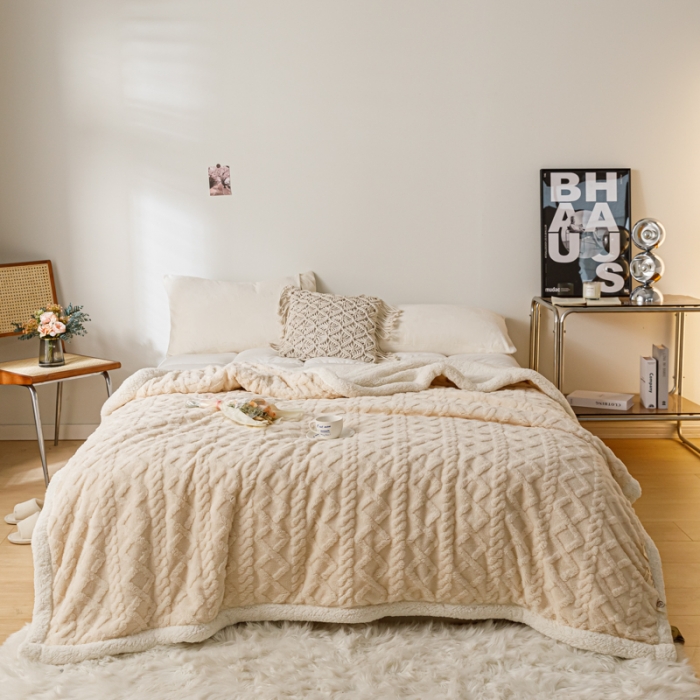 91家纺网 家纺一手货源 找家纺 简爱-2026加厚舒棉绒羊羔绒盖毯毛毯 菱形茉格-浅米