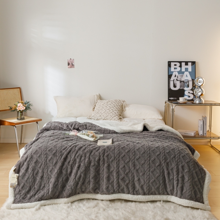 91家纺网 家纺一手货源 找家纺 简爱-2026加厚舒棉绒羊羔绒盖毯毛毯 菱形茉格-儒雅灰