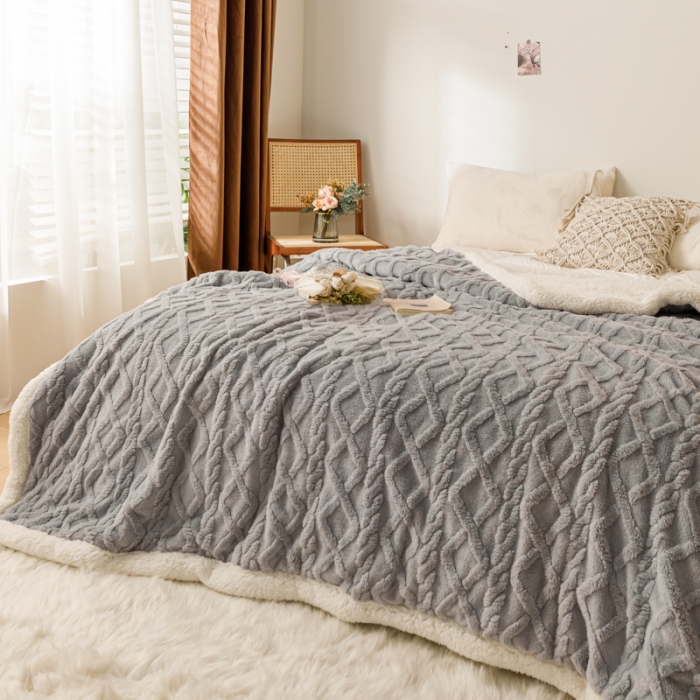 91家纺网 家纺一手货源 找家纺 简爱-2025加厚舒棉绒羊羔绒盖毯毛毯 菱形茉格-绅士灰