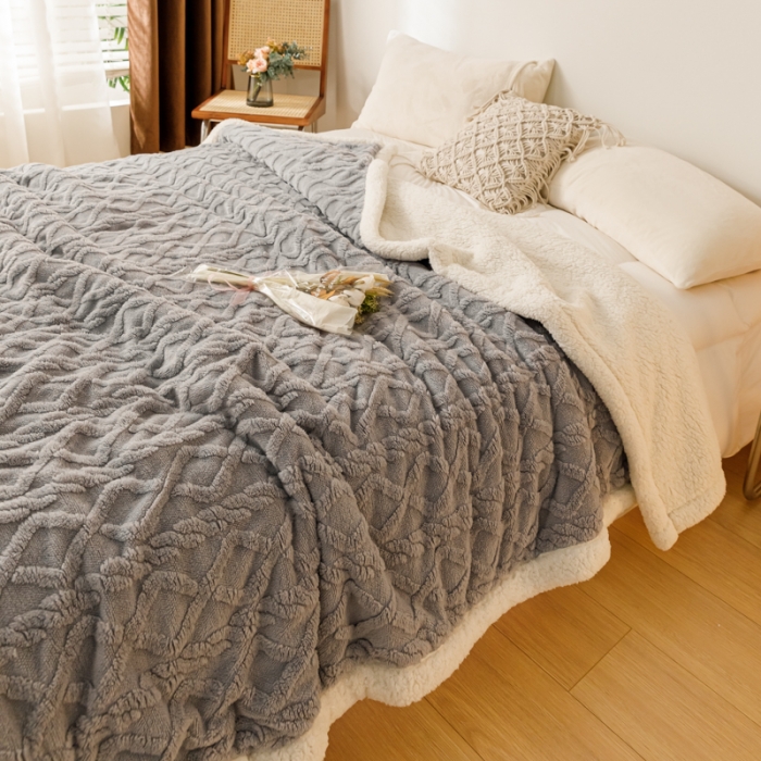 91家纺网 家纺一手货源 找家纺 简爱-2025加厚舒棉绒羊羔绒盖毯毛毯 菱形茉格-绅士灰