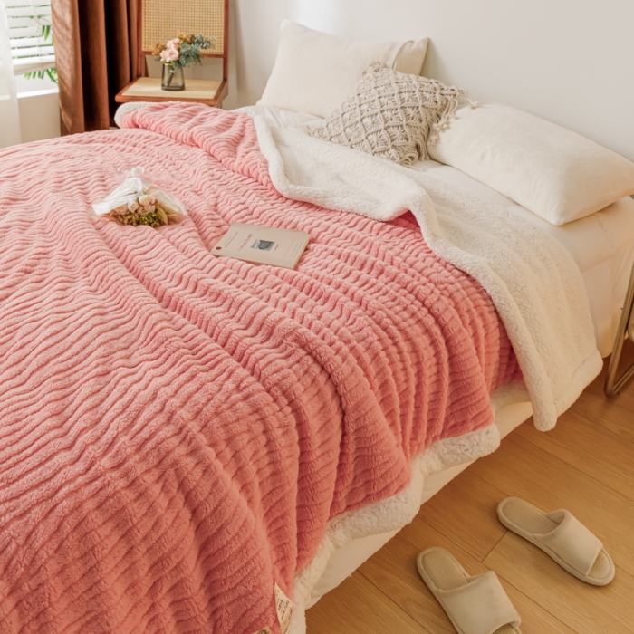 91家纺网 家纺一手货源 找家纺 简爱-2025加厚舒棉绒羊羔绒盖毯毛毯 水漾纹-樱花粉