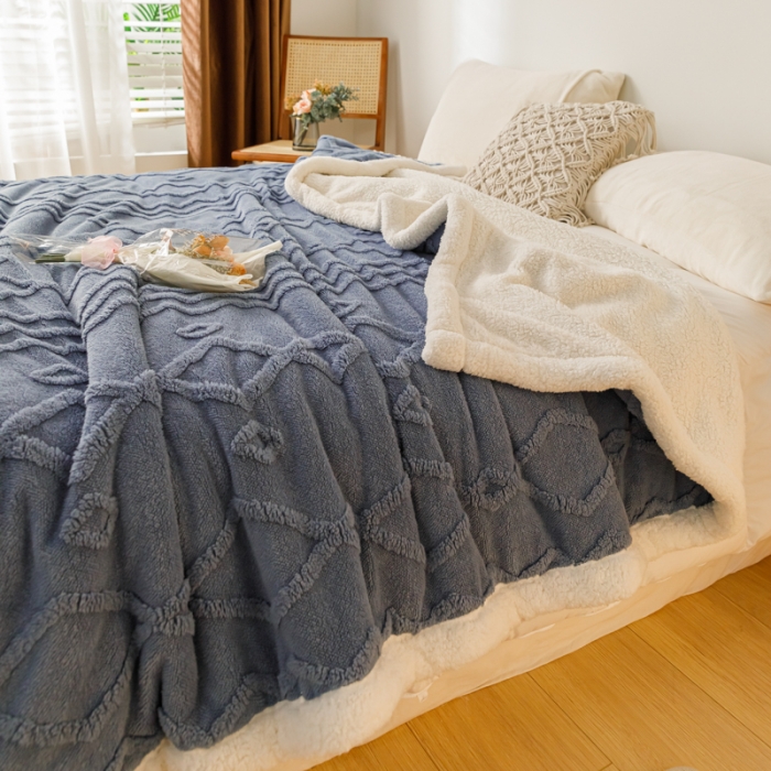 91家纺网 家纺一手货源 找家纺 简爱-2025加厚舒棉绒羊羔绒盖毯毛毯 纹路菱形格-北卡蓝