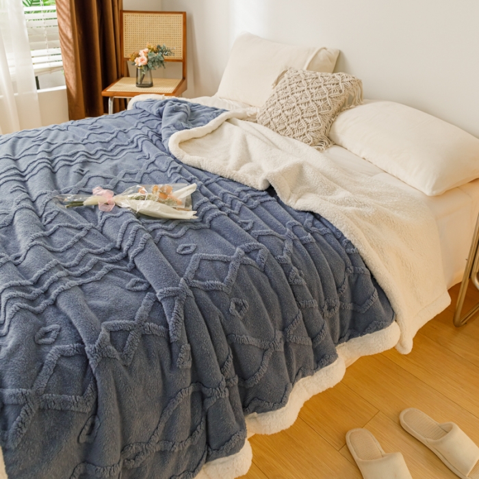 91家纺网 家纺一手货源 找家纺 简爱-2025加厚舒棉绒羊羔绒盖毯毛毯 纹路菱形格-北卡蓝