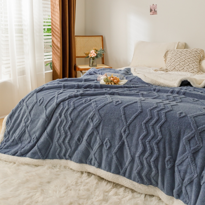 91家纺网 家纺一手货源 找家纺 简爱-2025加厚舒棉绒羊羔绒盖毯毛毯 纹路菱形格-北卡蓝