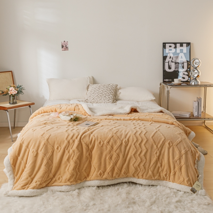 91家纺网 家纺一手货源 找家纺 简爱-2025加厚舒棉绒羊羔绒盖毯毛毯 纹路菱形格-姜黄