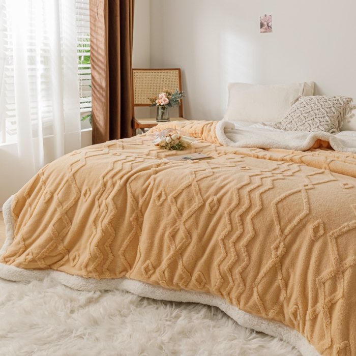 91家纺网 家纺一手货源 找家纺 简爱-2025加厚舒棉绒羊羔绒盖毯毛毯 纹路菱形格-姜黄