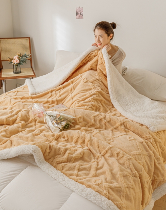 91家纺网 家纺一手货源 找家纺 简爱-2025加厚舒棉绒羊羔绒盖毯毛毯 纹路菱形格-姜黄