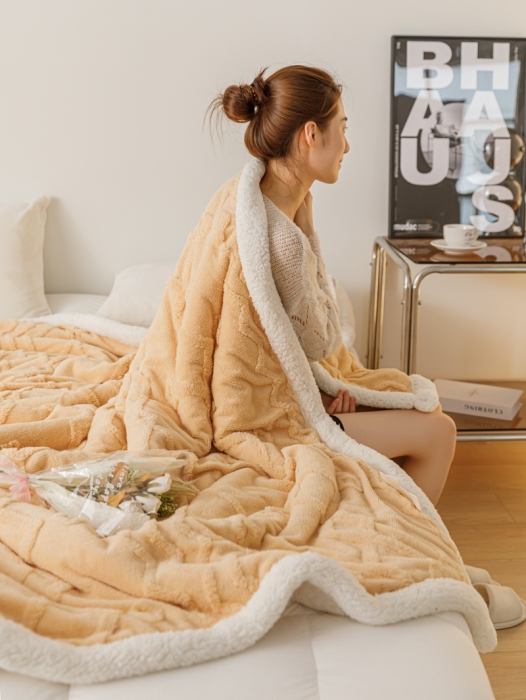 91家纺网 家纺一手货源 找家纺 简爱-2025加厚舒棉绒羊羔绒盖毯毛毯 纹路菱形格-姜黄