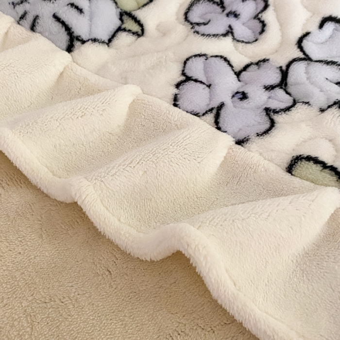 91家纺网 家纺一手货源 找家纺 川悦生活 2022新款高克重牛奶绒花边夹棉床盖 蓝花小兔