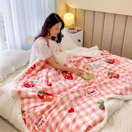 兄弟坊 2022新款牛奶绒印花多功能毛毯被 草莓格
