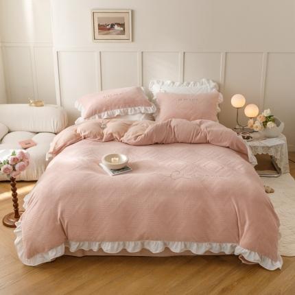 91家纺网 家纺一手货源 找家纺 北纬27度 2022新纯色刺绣法式立体浮雕牛奶绒四件套直播 一生所爱-刺绣款粉玉