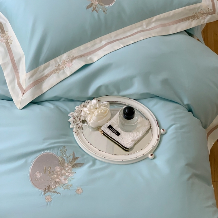 91家纺网 家纺一手货源 找家纺 馨蕊2022新款工艺全棉高精密刺绣四件套-蜜恋 蜜恋-湖水蓝