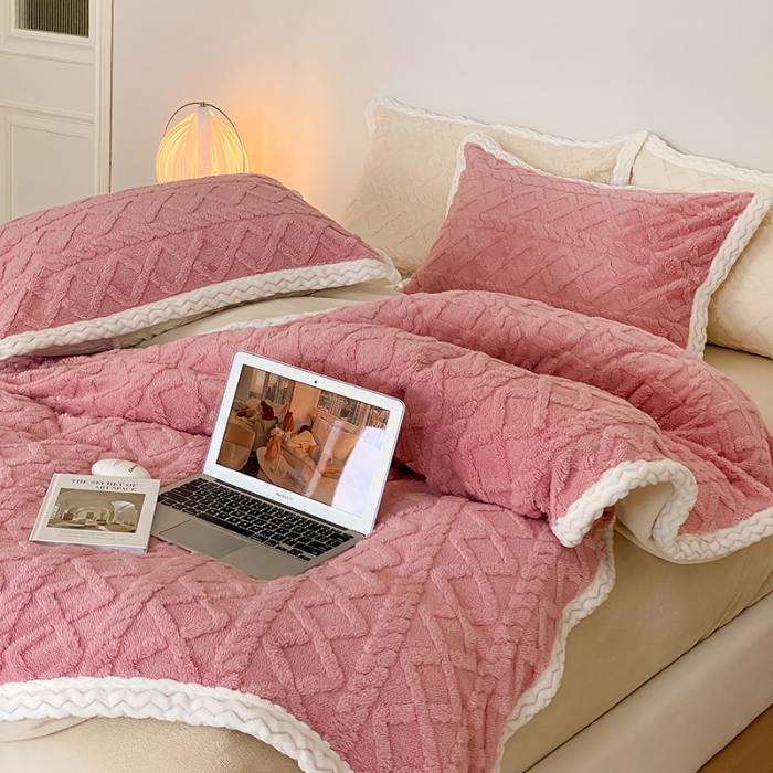 91家纺网 家纺一手货源 找家纺 梦柏2022新款阳离子提花绒四件套 提花绒-豆沙色