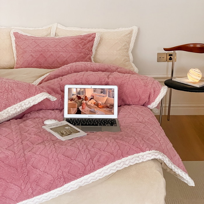 91家纺网 家纺一手货源 找家纺 梦柏2022新款阳离子提花绒四件套 提花绒-豆沙色