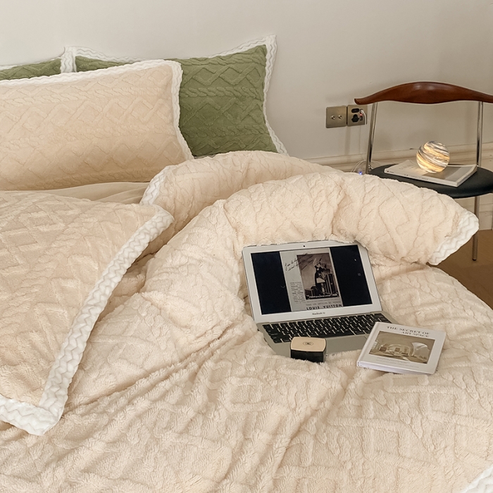 91家纺网 家纺一手货源 找家纺 梦柏2022新款阳离子提花绒四件套 提花绒-米杏色