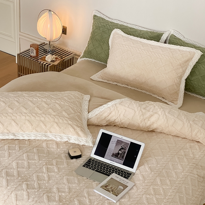 91家纺网 家纺一手货源 找家纺 梦柏2022新款阳离子提花绒四件套 提花绒-米杏色