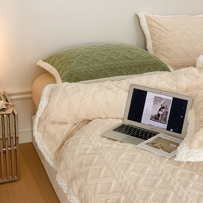 91家纺网 家纺一手货源 找家纺 梦柏2022新款阳离子提花绒四件套 提花绒-米杏色