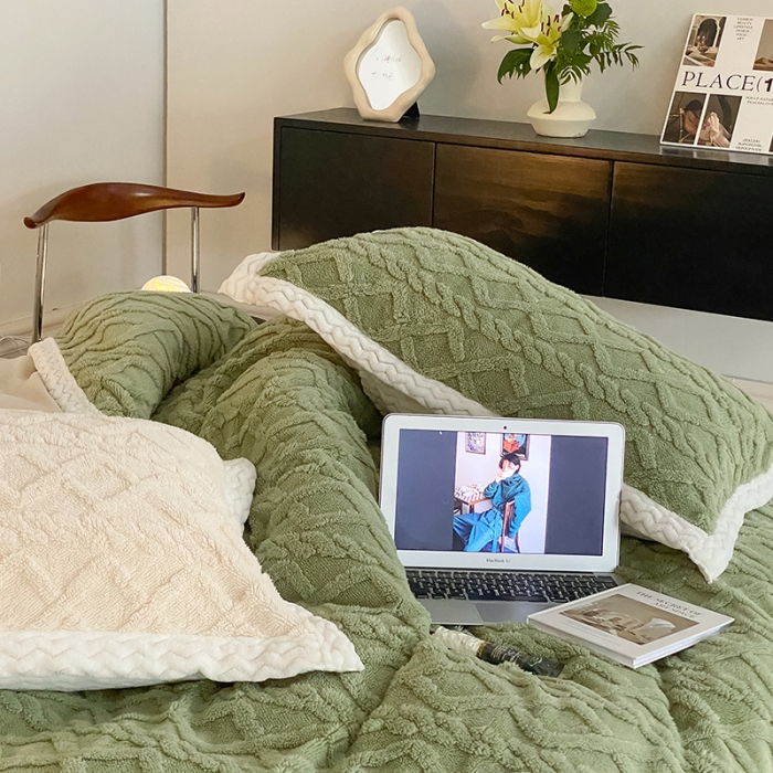 91家纺网 家纺一手货源 找家纺 梦柏2022新款阳离子提花绒四件套 提花绒-抹茶色