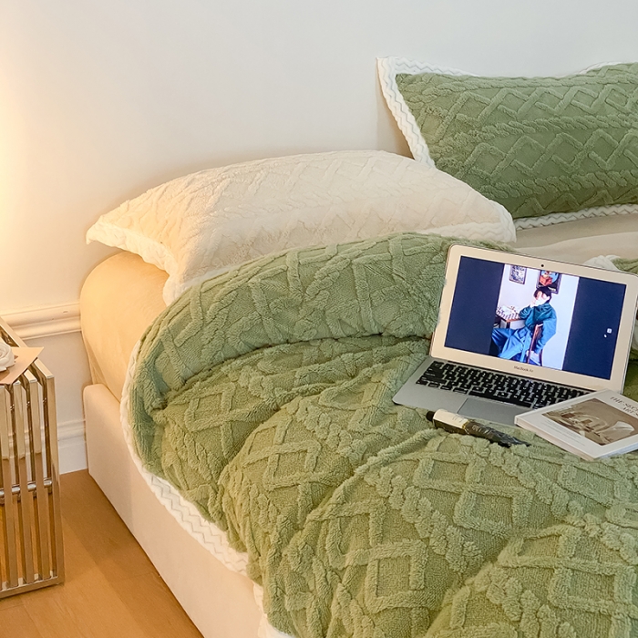 91家纺网 家纺一手货源 找家纺 梦柏2022新款阳离子提花绒四件套 提花绒-抹茶色