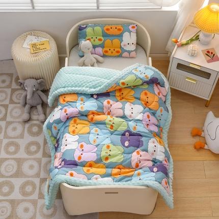 91家纺网 家纺一手货源 找家纺 嗨皮宝贝2022新款全棉卡通儿童豆豆绒被子被芯 彩虹兔绿