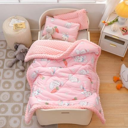 91家纺网 家纺一手货源 找家纺 嗨皮宝贝2022新款全棉卡通儿童豆豆绒被子被芯 菲菲兔粉