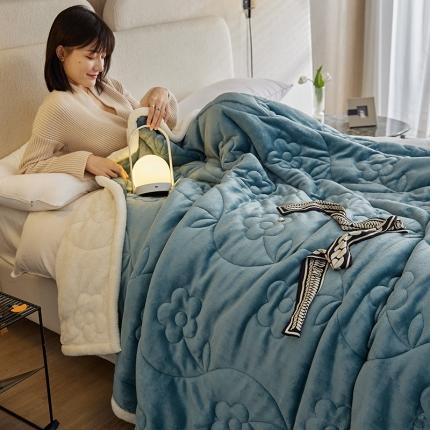 91家纺网 家纺一手货源 找家纺 铭动 新款三层加厚加绒牛奶绒羊羔绒珊瑚绒保暖冬季毛毯-藏青