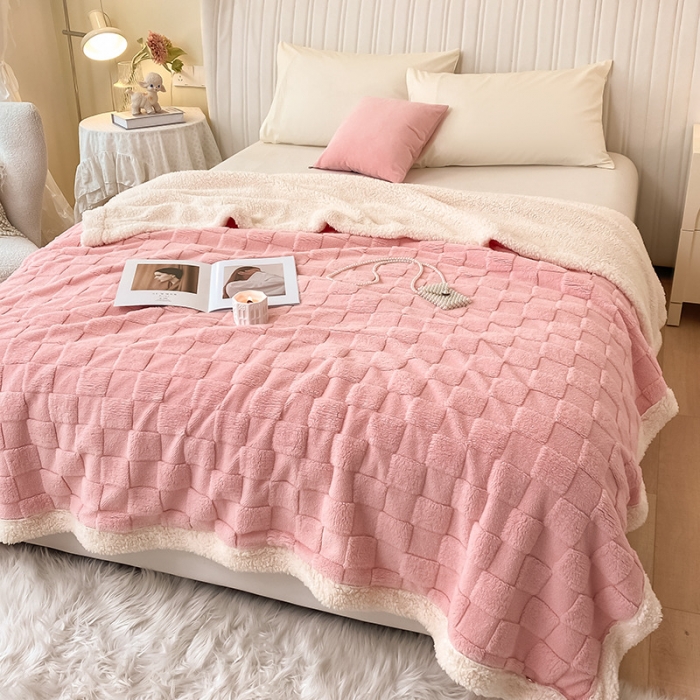 91家纺网 家纺一手货源 找家纺 吾秀家居2022新款舒棉绒提花毯 绒毯方块粉