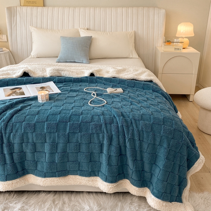 91家纺网 家纺一手货源 找家纺 吾秀家居2022新款舒棉绒提花毯 绒毯方块蓝