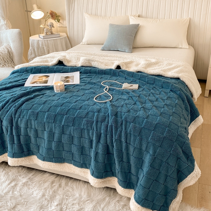 91家纺网 家纺一手货源 找家纺 吾秀家居2022新款舒棉绒提花毯 绒毯方块蓝