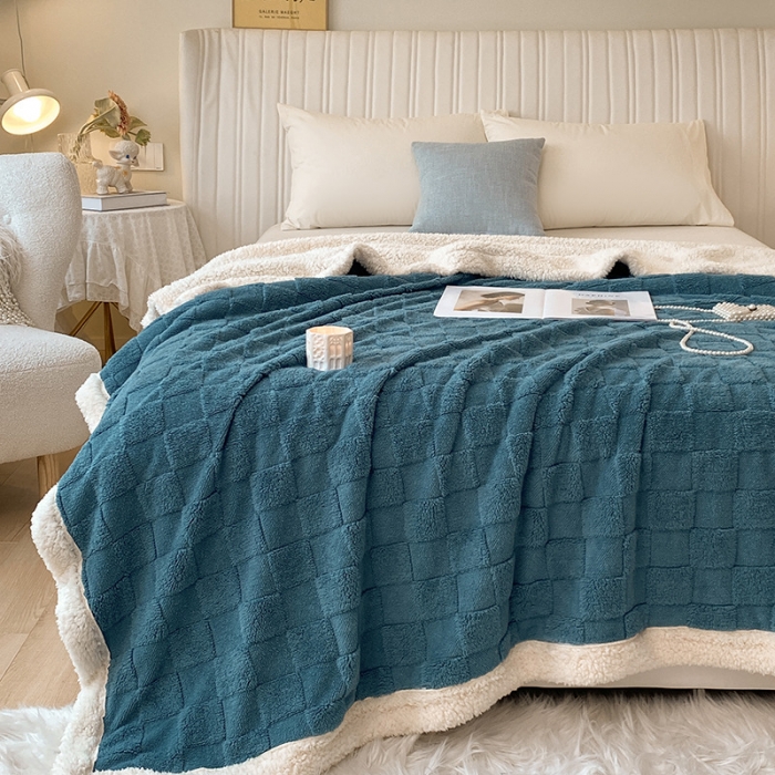 91家纺网 家纺一手货源 找家纺 吾秀家居2022新款舒棉绒提花毯 绒毯方块蓝